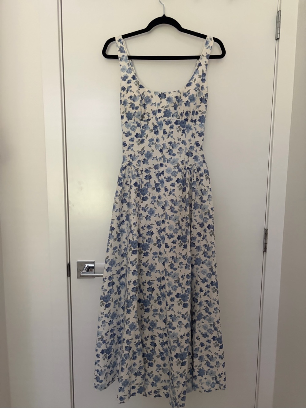 Abercrombie Dylan Midi Dress - Picture 2 of 3